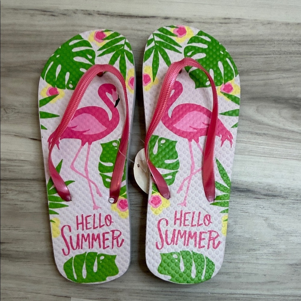 NWT Pink  Flamingo Flip Flops Wome’s Sz S (5/6)